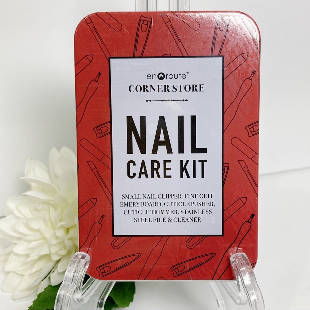 En Route 5 Piece Nail Care Kit in Decorative Tin NEW